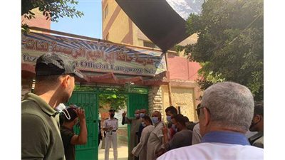 شاهد .. رجال الشرطة يساعدوا كبار السن للادلاء بأصواتهم l فيديو