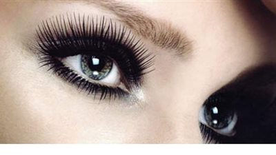 3 وصفات طبيعية وسهلة لتطويل وتكثيف رموشك .. وبدون تكاليف