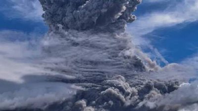 فيديوهات مرعبة من إندونيسيا إثر ثوران بركان سينابونج