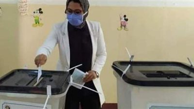 نائب محافظ الوادى الجديد تدلي بصوتها بإنتخابات مجلس الشيوخ | صور