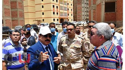 محافظ أسوان يتفقد مشروع الإسكان المتميز