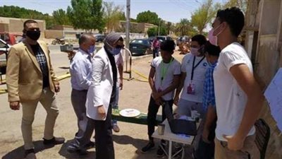 نائب محافظ الوادى الجديد تتفقد عددا من اللجان الانتخابية بمركز الداخلة | صور