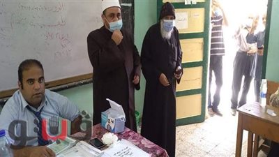 قس وشيخ يدليان بصوتيهما في انتخابات الشيوخ ببني سويف | صور