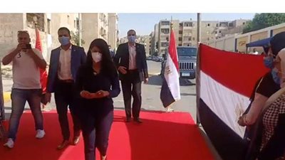 لحظة إدلاء وزيرة التعاون الدولي بصوتها في انتخابات الشيوخ بالتجمع الخامس | فيديو