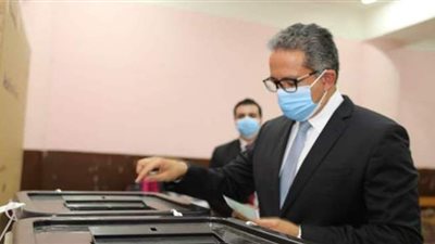 وزير السياحة والآثار يدلي بصوته في انتخابات مجلس الشيوخ | صور