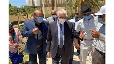 محافظ جنوب سيناء يتابع انتخابات الشيوخ من داخل لجان الطور | صور