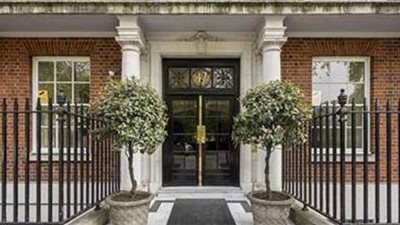 ملياردير سعودي يشتري منزل أوناسيس هدية لابنته | صور