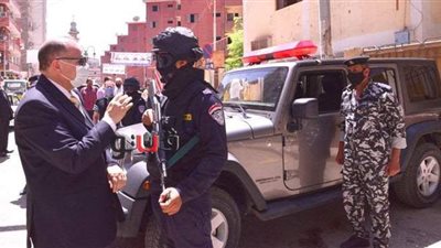 محافظ أسيوط يتفقد التمركزات الأمنية أمام لجان انتخابات مجلس الشيوخ