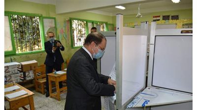 النائب العام يدلي بصوته في انتخابات مجلس الشيوخ بمدينة نصر | صور