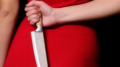 طعنته 22 طعنة.. قاضي المعارضات يجدد حبس سيدة بالمنيا قتلت زوجها