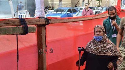 كبار السن وأصحاب الكراسي المتحركة يتصدرون انتخابات مجلس الشيوخ | صور