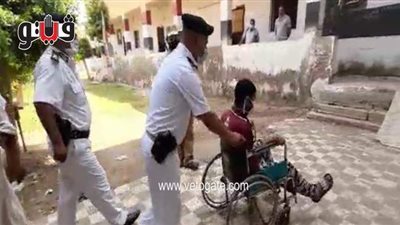 شرطة الغربية تساعد المسنين وأصحاب الهمم للوصول للجان الانتخابية | فيديو