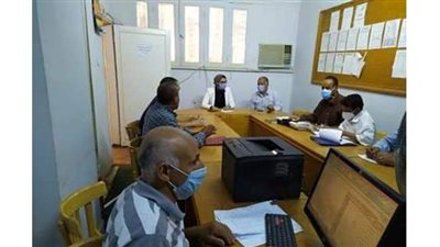 نائب محافظ الوادي الجديد تتابع العملية الانتخابية من غرفة عمليات الداخلة | صور