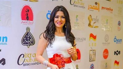 لقاء سويدان تتألق مع جليلة العالمة في العرض المسرحي 