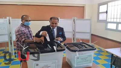 وكيل مجلس النواب يدلي بصوته في انتخابات الشيوخ ببورسعيد | صور