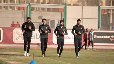 تدريبات منفردة لرباعي حراسة مرمى الأهلي