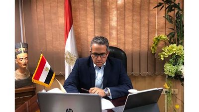 وزير السياحة والآثار يصدر قرارات وزارية بإعادة تراخيص 3 فنادق بالبحر الأحمر