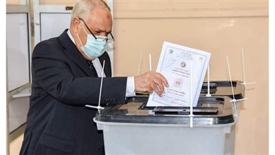 رئيس الهيئة العربية للتصنيع  يدلي بصوته في انتخابات مجلس الشيوخ