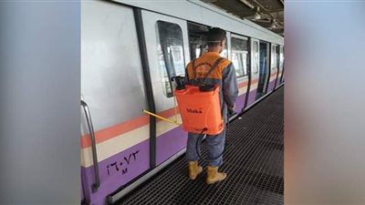 المترو يواصل إجراءات التعقيم والتطهير لمنع انتشار كورونا