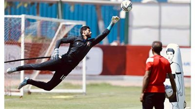 تدريبات بدنية إضافية لـ«الشناوي» و«فتحي» عقب انتهاء مران الأهلي