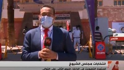 منع الناخبين من الدخول إلى اللجان دون الكمامة  بالأقصر | فيديو