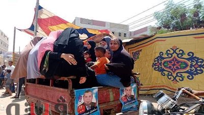 «التروسيكل» بديلًا لـ«التوك توك» في نقل الناخبين للجان الشيوخ ببني سويف | صور