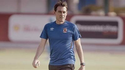 فايلر يجتمع مع طبيب الأهلي في المران الصباحي