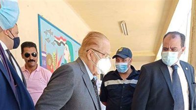 كمال الجنزوري يدلي بصوته في انتخابات الشيوخ بـ