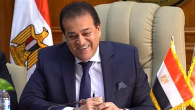 وزير التعليم العالي يوجه بتكريم شهداء الأطقم الطبية والإدارية في مواجهة كورونا