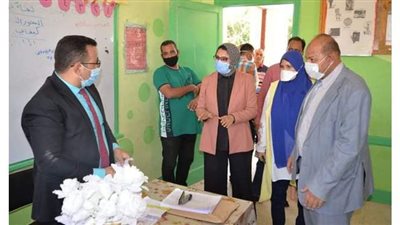 نائب محافظ الوادي الجديد تتفقد اللجان الانتخابية لمجلس الشيوخ | صور