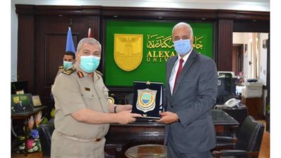 رئيس جامعة الإسكندرية يوقع بروتوكول تعاون مع  الوطنية للإنتاج الحيوانى