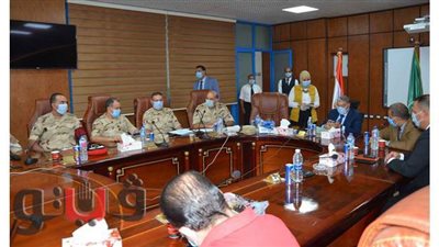 محافظ المنيا يتابع انتخابات مجلس الشيوخ من داخل غرفة العمليات الرئيسية