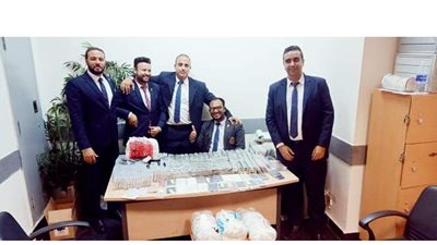 ضبط كمية كبيرة من الهواتف بحوزة راكبين في مطار القاهرة