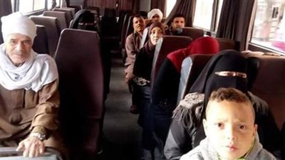 سيارات لنقل الناخبين للجان في محافظة الدقهلية.. صور