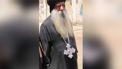 أسقف نجع حمادي يدلي بصوته في انتخابات الشيوخ ويطالب الناخبين بالنزول