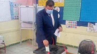 رئيس تحرير جريدة الجمهورية يدلي بصوته بانتخابات 