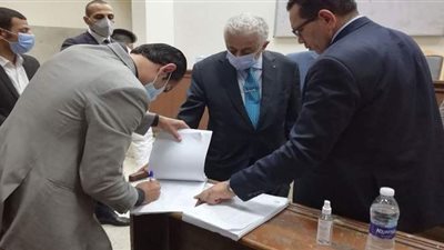 وزير التعليم يدلي بصوته في انتخابات مجلس الشيوخ | صور