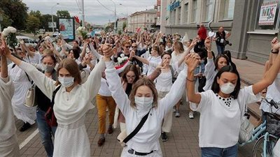 مظاهرة نسائية ضد عنف الشرطة ببيلاروسيا.. ومرشحو الرئاسة يطعنون بنتائج الانتخابات