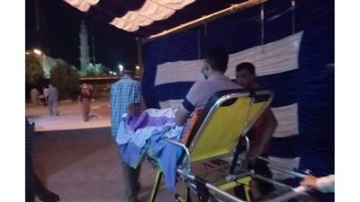 الإسعاف تنقل مصابا في حادث إلى لجنته للإدلاء بصوته في الوادى الجديد