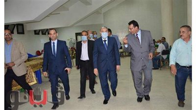 محافظ المنيا يتفقد مقر اللجنة العامة للانتخابات لمتابعة أعمال الفرز