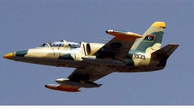 قبل الوصول للمنطقة المحظورة.. سلاح الجو الليبي يستهدف تجمعات للمرتزقة شرقي مصراتة