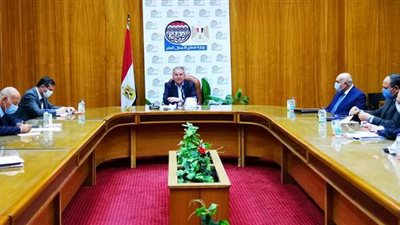 وزير قطاع الأعمال العام يناقش آليات تطبيق النظام الجديد لتداول القطن في 4 محافظات