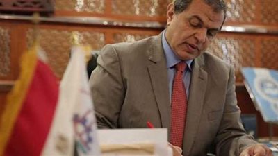 القوى العاملة: صرف مستحقات العاملين بشركة لتجارة التجزئة