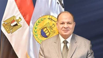 محافظ أسيوط يقرر نقل رئيس قرية بني زيد الأكراد للديوان العام ويحيله للتحقيق