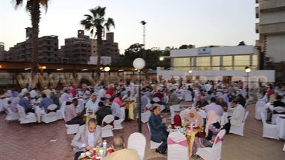 بالصور.. محافظ المنوفية يشارك في حفل إفطار الأيتام