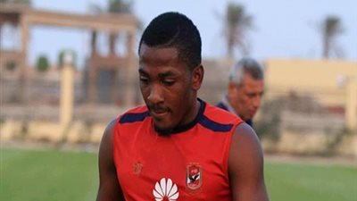 الأهلي يعفي أجايي من مباراة الوحدة الإماراتي