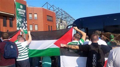 بالصور.. جماهير «سيلتيك» ترفع علم فلسطين أمام «هبوعيل» الإسرائيلي
