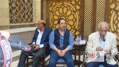 بالصور.. مدحت صالح وأحمد سليمان في عزاء عمرو سمير