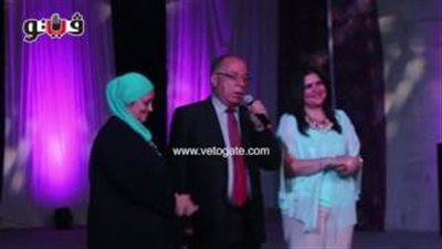 بالفيديو.. عطل فني يضع حلمي النمنم في موقف محرج باحتفالات «أهلا رمضان»