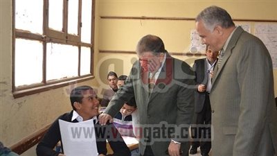 بالصور..محافظ الفيوم يتفقد لجان امتحانات الإعدادية